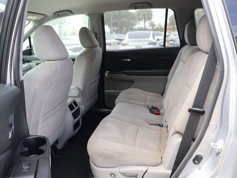 Used 2021 Honda Pilot EX image 31