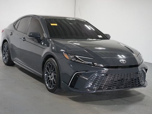 Used 2025 Toyota Camry XSE image 3