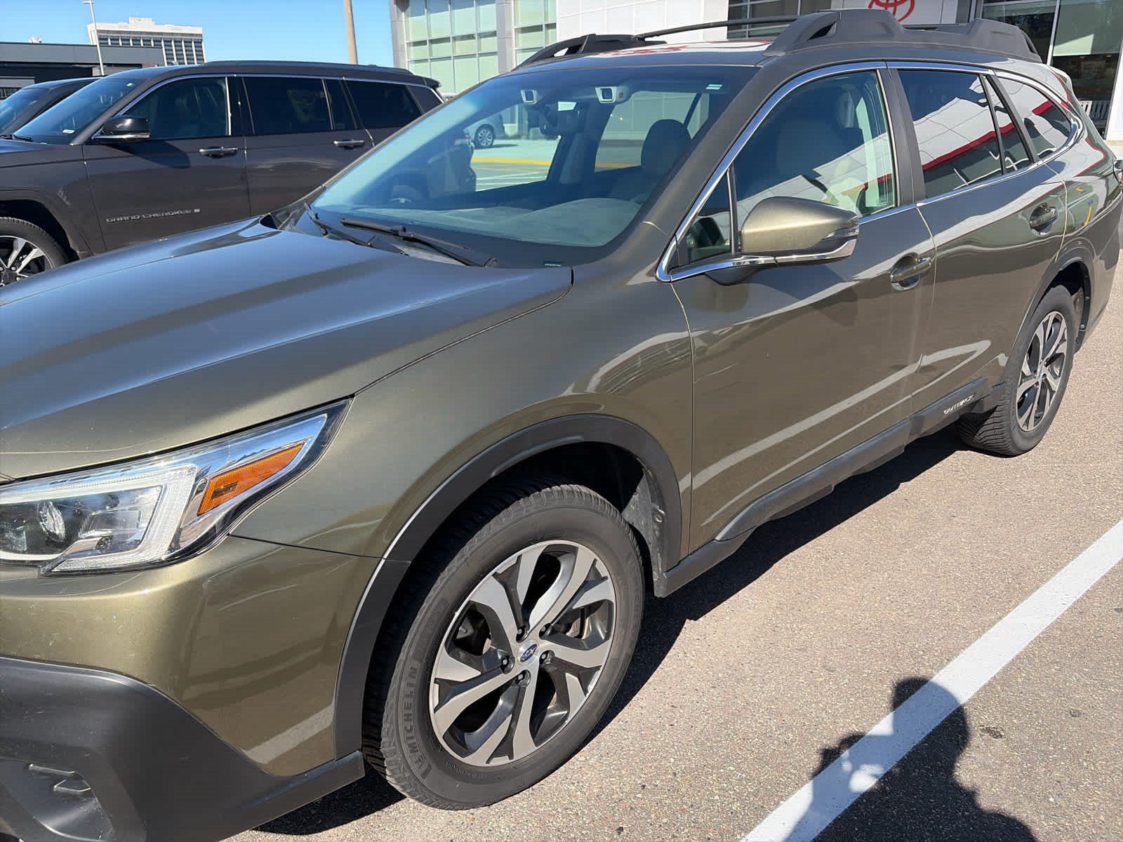 Used 2021 Subaru Outback Limited AWD/4WD image 3
