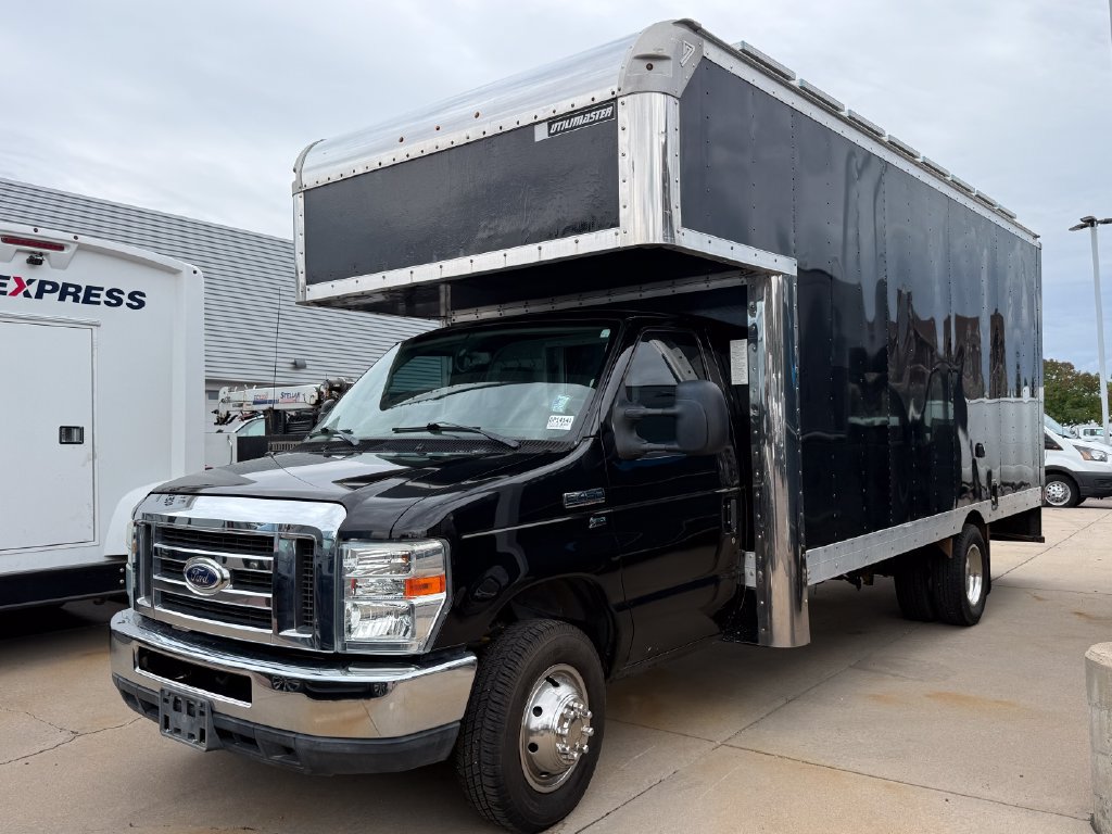 Used 2016 Ford E-450 and Econoline 450 Super Duty RWD image 3
