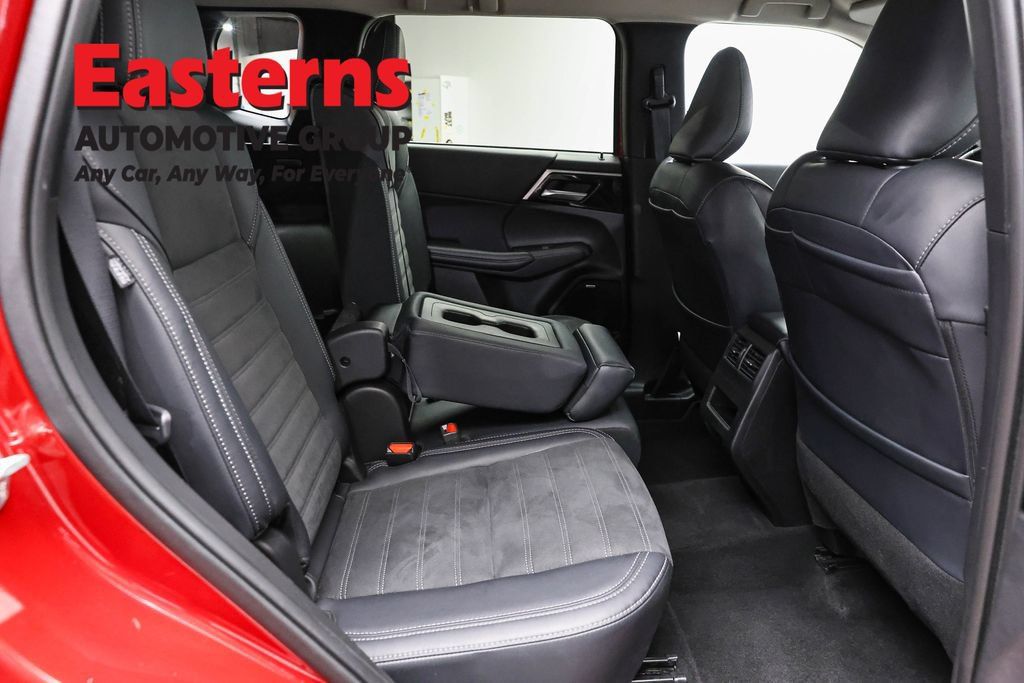 Used 2025 Mitsubishi Outlander SE AWD/4WD image 25