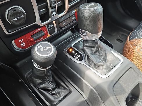 Used 2024 Jeep Wrangler Willys image 13