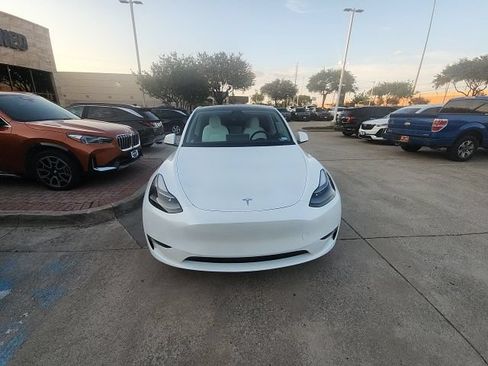 Used 2024 Tesla Model Y Performance AWD/4WD image 4