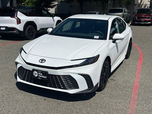 Used 2026 Toyota Camry SE w/ Convenience Package AWD/4WD image 3