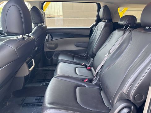 Used 2026 Kia Carnival FWD image 23