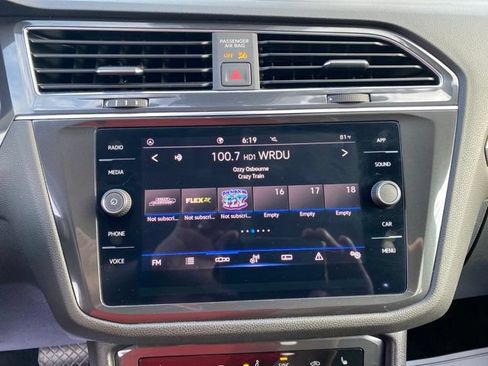 Used 2023 Volkswagen Tiguan SE w/ Panoramic Sunroof Package FWD image 13