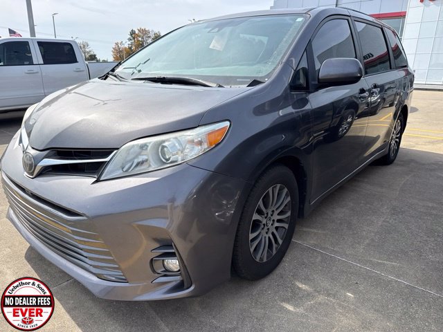 Used 2018 Toyota Sienna XLE w/ XLE Navigation Package FWD 360° Tour