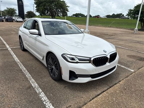Certified 2023 BMW 530i w/ Premium Package RWD image 3