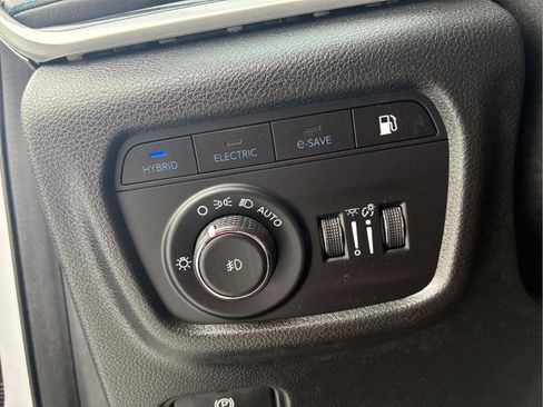 Used 2022 Jeep Grand Cherokee Trailhawk image 18