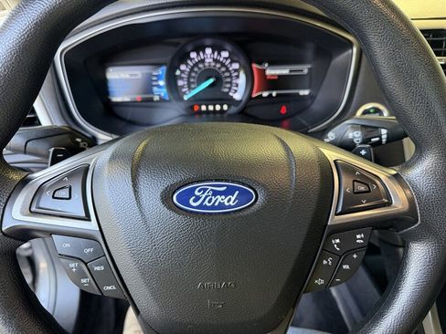 Used 2018 Ford Fusion SE w/ Fusion SE Technology Package FWD image 19