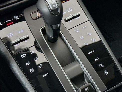 Certified 2026 Porsche Macan AWD/4WD image 21