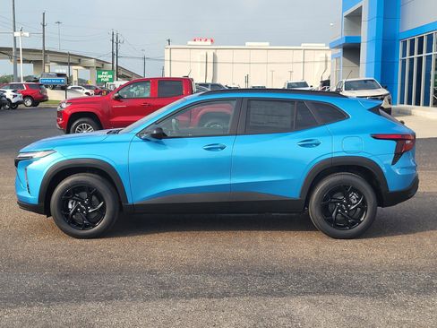 New 2026 Chevrolet Trax LT w/ Driver Confidence Package FWD image 2