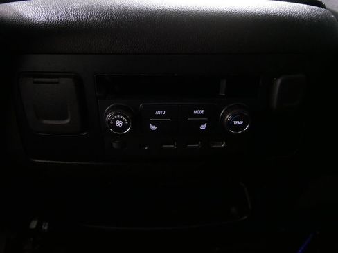 Used 2017 GMC Yukon SLT w/ Premium Edition image 24