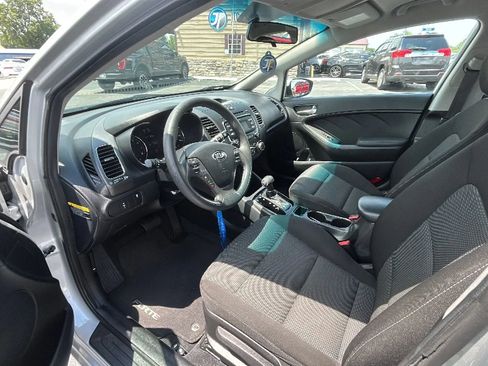 Used 2017 Kia Forte LX FWD image 2
