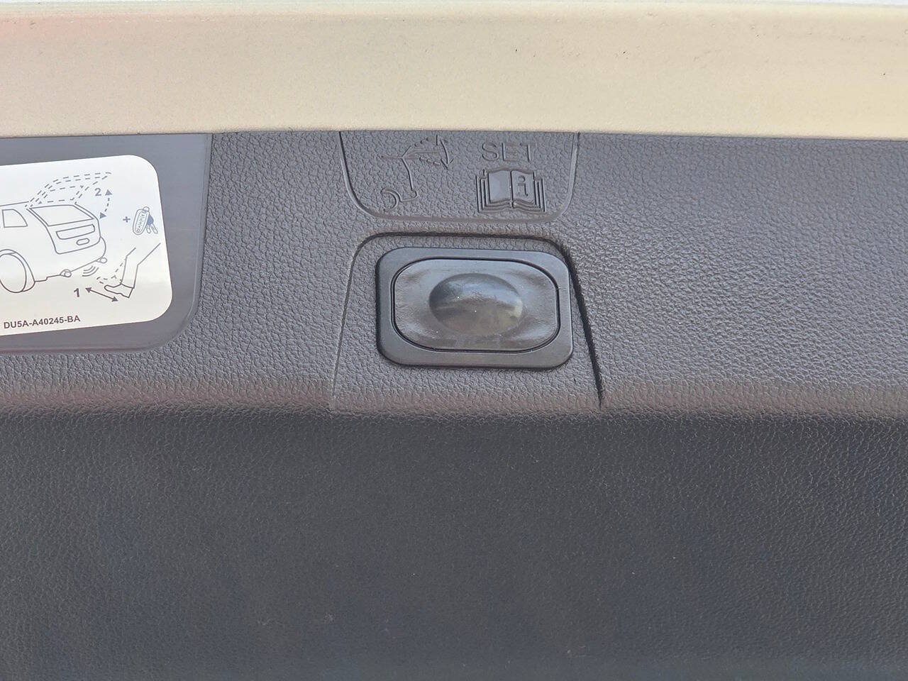 Used 2013 Ford C-MAX SEL FWD image 41