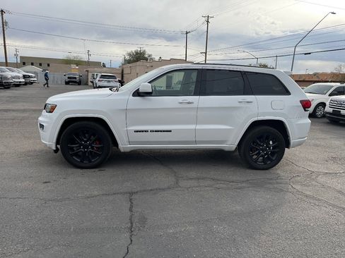 Used 2021 Jeep Grand Cherokee Laredo X image 6