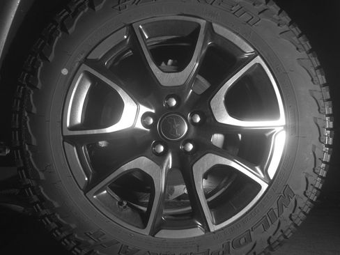 Used 2025 Jeep Compass Trailhawk image 13