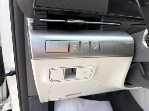 Certified 2024 Hyundai Kona SEL AWD/4WD image 18