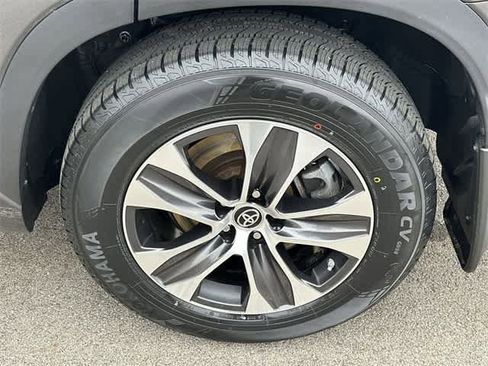 Used 2022 Toyota Highlander XLE image 5