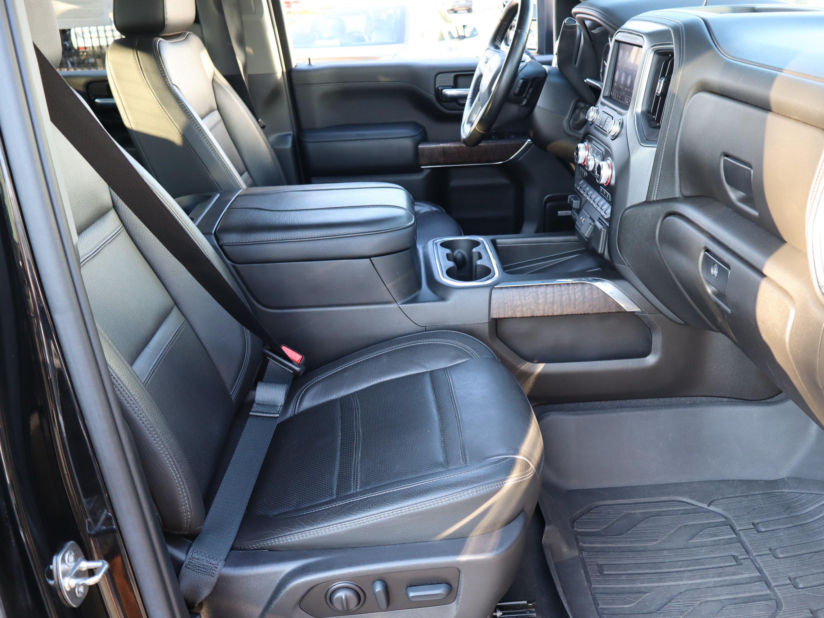Used 2023 GMC Sierra 2500 Denali w/ Denali Black Diamond Edition AWD/4WD image 40