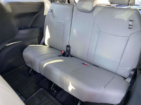 Used 2025 Toyota Sienna XLE image 10