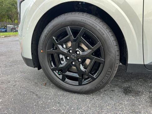New 2026 Kia Carnival SX w/ SX Dark Edition Package FWD image 10