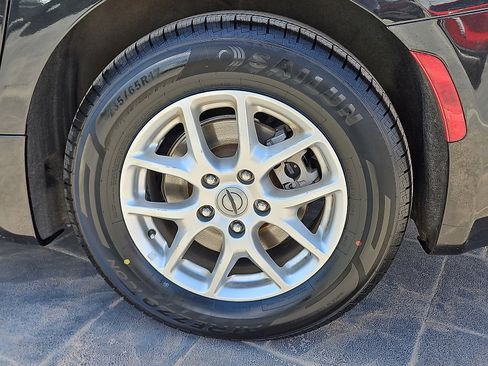 Used 2021 Chrysler Pacifica Touring-L image 5