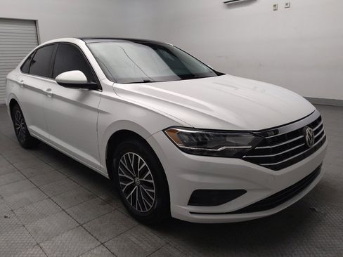 Used 2019 Volkswagen Jetta SE w/ Cold Weather Package FWD image 13