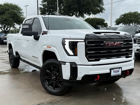 Used 2025 GMC Sierra 2500 AT4 w/ AT4 Premium Plus Package AWD/4WD image 2