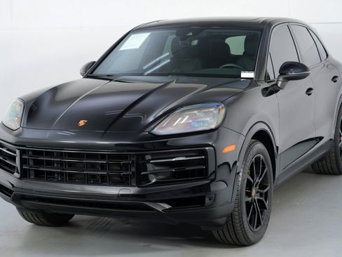 Used 2024 Porsche Cayenne w/ Sport Chrono Package image 48