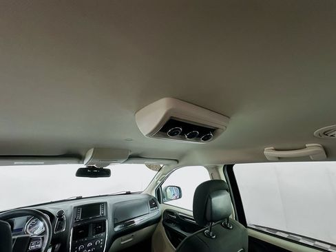 Used 2019 Dodge Grand Caravan SE w/ UConnect Hands-Free Group FWD image 31