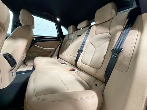 Certified 2026 Porsche Macan AWD/4WD image 21