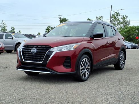 Used 2022 Nissan Kicks SV FWD image 3
