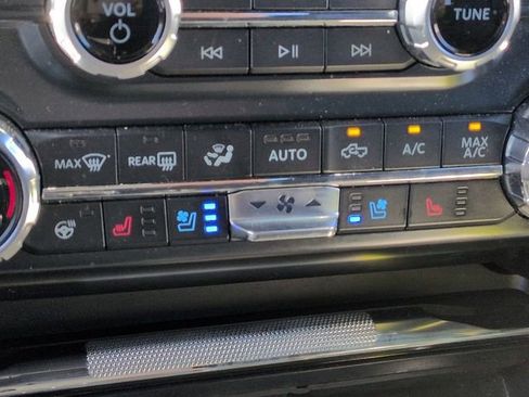 Certified 2022 Ford F150 Lariat w/ Equipment Group 502A High image 31