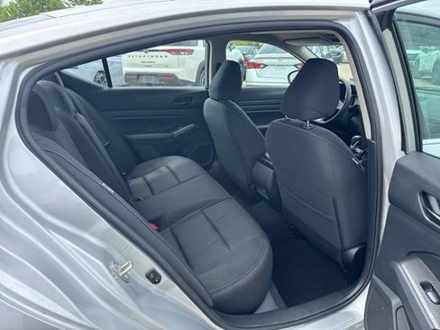 Used 2025 Nissan Altima 2.5 SV FWD image 19