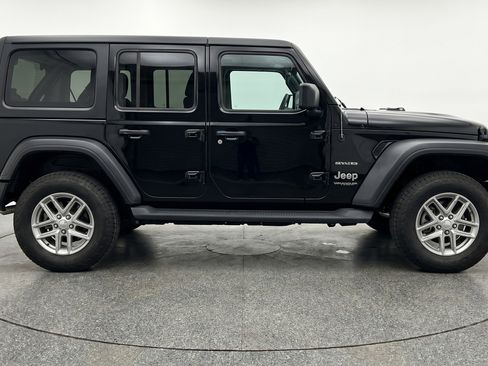 Used 2025 Jeep Wrangler Unlimited Sport AWD/4WD image 11