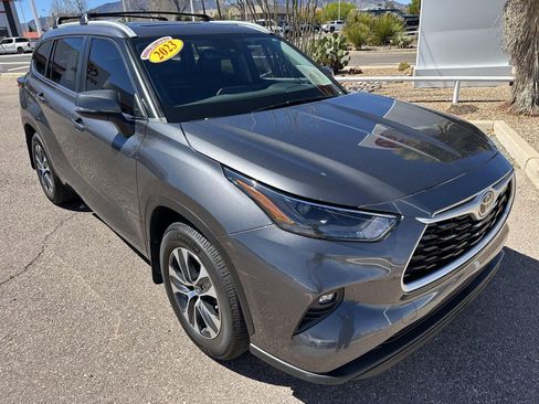 Used 2023 Toyota Highlander XLE image 8