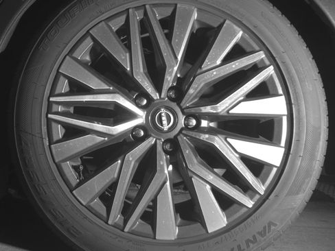 Used 2025 Nissan Altima 2.5 SV FWD image 14