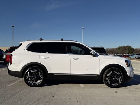 Used 2024 Kia Telluride S w/ S Sunroof Package image 3