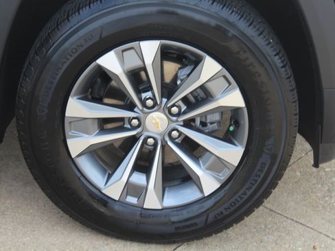Used 2025 Chevrolet Equinox LT w/ Convenience Package II FWD image 3