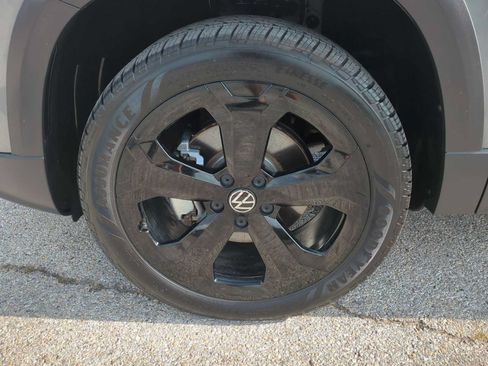 Used 2025 Volkswagen Taos SEL AWD/4WD image 33