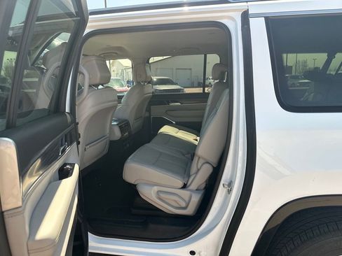 Used 2024 Jeep Wagoneer L Series II w/ Flexible Seating Group image 20