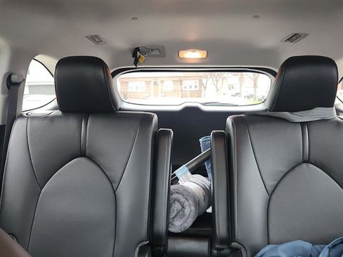 Used 2021 Toyota Highlander Limited image 18