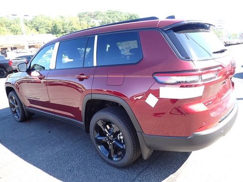 New 2025 Jeep Grand Cherokee L Altitude image 3