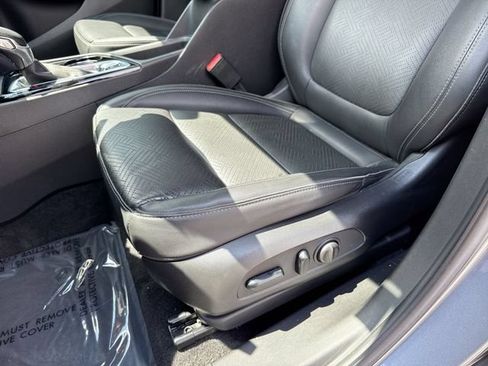 Used 2022 Buick Encore GX Essence w/ Experience Buick Package FWD image 12