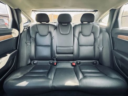 Used 2022 Volvo S90 B6 Momentum image 22