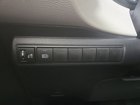 Used 2025 Toyota Corolla LE image 24