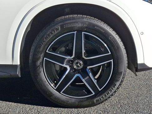 Certified 2025 Mercedes-Benz GLC 300 4MATIC image 8