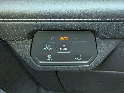 Used 2025 Volkswagen Atlas SE w/ Black Wheel Package image 28