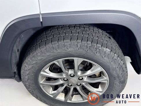Used 2019 Jeep Cherokee Latitude Plus w/ Cold Weather Group AWD/4WD image 37